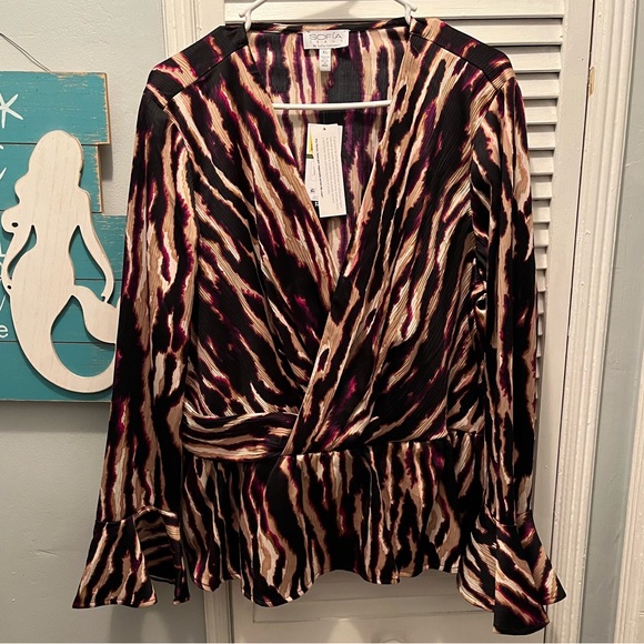 Chic Zibra Print Wrap Blouse with Ruffles - Picture 4 of 9